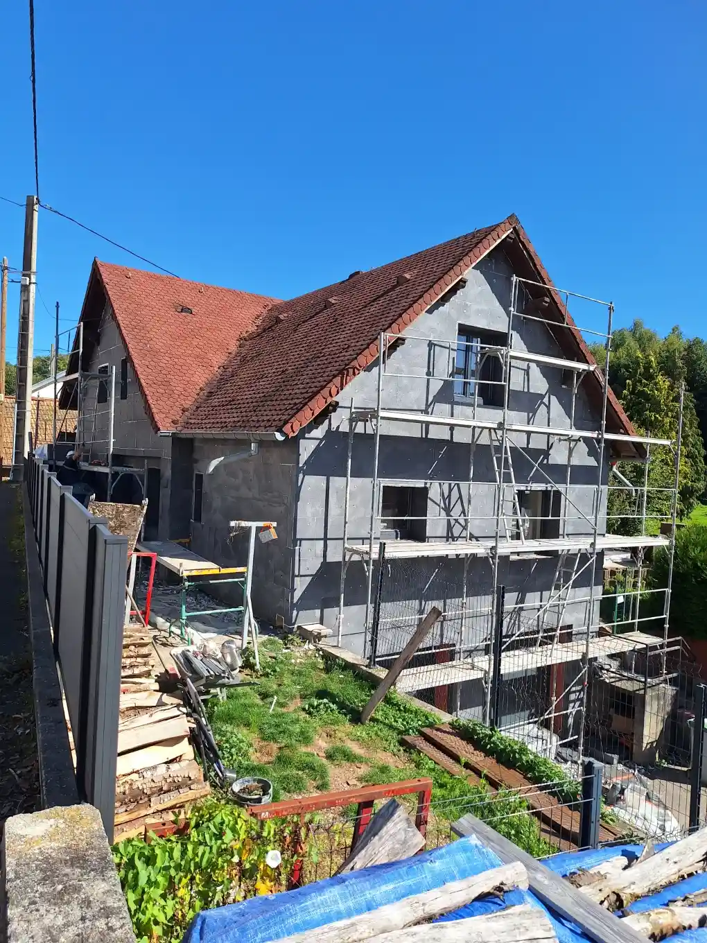 Isolation thermique par l'extérieur en cours de réalisation
